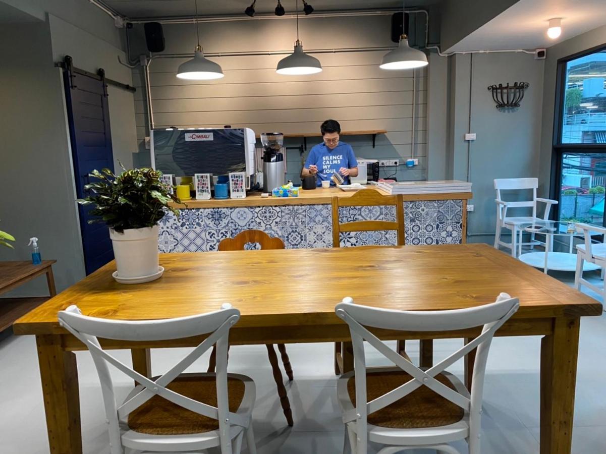Grasshopper Bed And Cafe Hotel Pak Kret Exterior photo